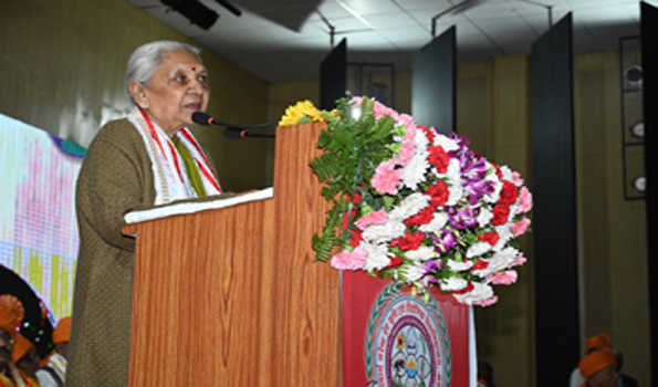 महिलाओं को सशक्त बनना होगा: आनंदीबेन