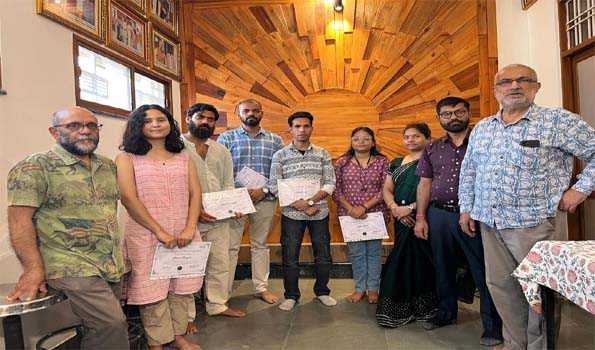 मेटल स्कल्पचर इंटर्नशिप प्रोग्राम के प्रतिभागियों का सम्मान
