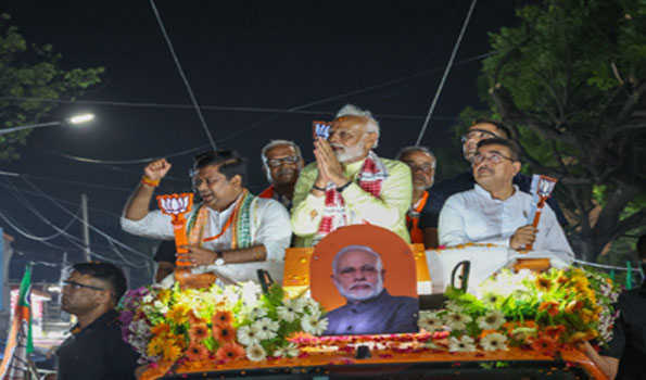 मोदी ने कोलकाता में शोड शो किया