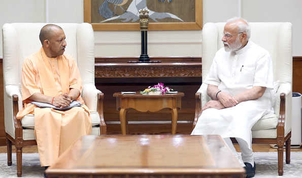 मोदी से मिले योगी आदित्यनाथ , राज्य में विकास कार्यों पर की बात