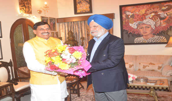 मोहन यादव की हरदीप सिंह पुरी से सौजन्य भेंट