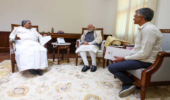 मुख्यमंत्री सिद्दारमैया प्रधानमंत्री मोदी से मिले