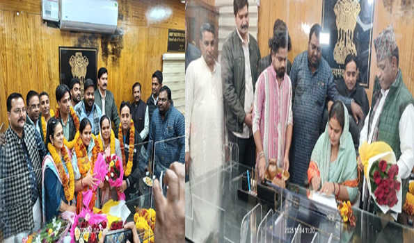 मुनेश ने निलंबन पर रोक हटने के बाद फिर महापौर का कार्यभार संभाला