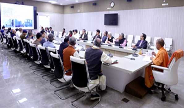 निर्माणाधीन परियोजनाओं को तेजी से करें पूरा: योगी