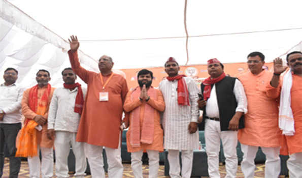 निषादों को गले लगाकर मोदी ने की रामराज्य की शुरुआत: संजय