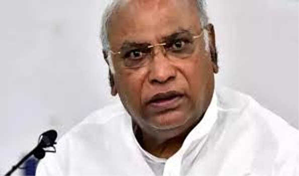 ओडिशा की जनता को धोखा दे रही है बीजद सरकार: खडगे