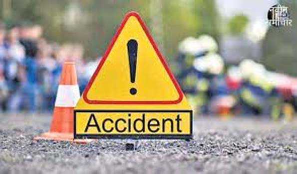 पीपल के पेड़ के नीचे बैठे लोगों पर चढ़ा पिकअप,चार की मौत, दो घायल