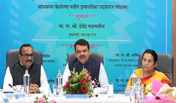 फडणवीस ने पुणे में महाऊर्जा के नए प्रशासनिक भवन का किया उद्घाटन