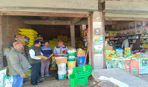 फर्रुखाबाद में 42 बीज विक्रेताओं की दुकानों पर छापे
