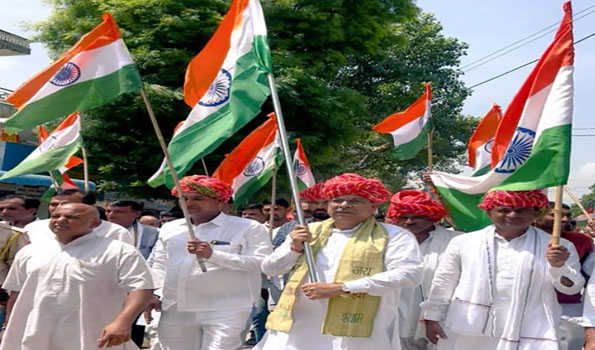 पूनियां जमवारामगढ़ के आंधी में आयोजित तिरंगा यात्रा में हुए शामिल