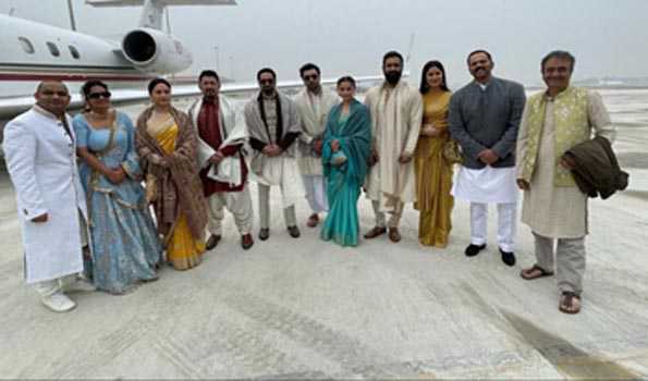 प्रभु राम की मनोहारी छवि का दर्शन करने पहुंचे सितारे