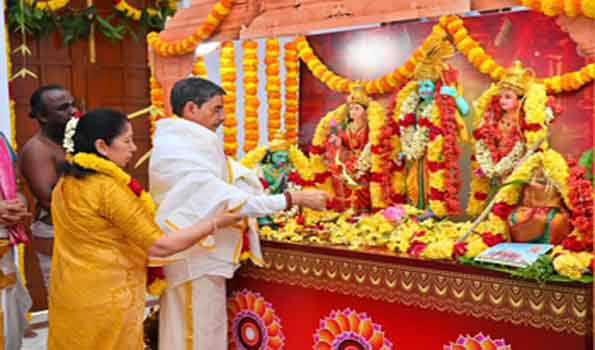 पुजारियों, मंदिर के कर्मचारियों के चेहरों पर अदृश्य भय, आशंकाएँ व्याप्त हैंः रवि