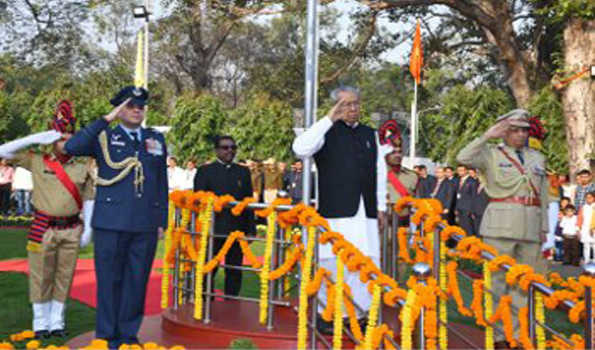 राज्यपाल हरिचंदन ने गणतंत्र दिवस के मुख्य समारोह में किया ध्वजारोहण