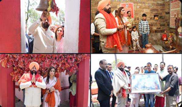 राज्यपाल ने कसार देवी मंदिर में की पूजा-अर्चना
