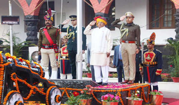 राज्यपाल पटेल ने राज्य स्तरीय समारोह में राष्ट्र ध्वज फहराया
