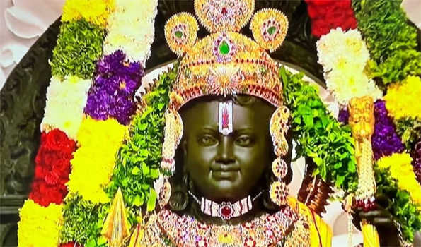 रामलला प्राण प्रतिष्ठा कार्यक्रम में फिल्मी सितारों की स्पेशल तस्वीर वायरल