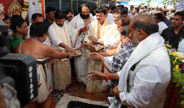 रेवंत रेड्डी ने 235 करोड़ रुपये की लागत वाले इंदिराम्मा घरों की आधारशिला रखी
