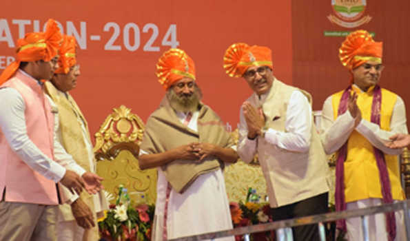 संस्कार निर्माण में शिक्षा की भूमिका अहम: श्री श्री रविशंकर
