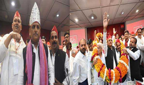 सरकार में आने पर आउटसोर्सिंग प्रथा को करेंगे बंद: अखिलेश