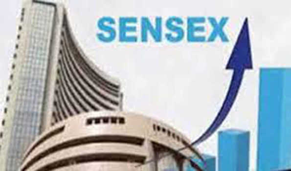 सेंसेक्स और निफ्टी ऊंची छलांग लगाकर रिकॉर्ड स्तर पर