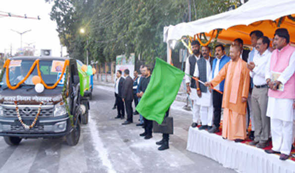 शहर को स्मार्ट बनाने के लिए टेक्नोलॉजी अपनाना आवश्यक: योगी