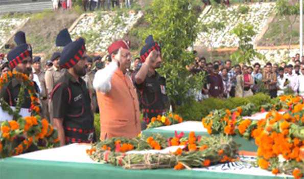 शहीद पांचों सैनिकों के शव पहुंचे देहरादून,धामी ने नम आंखों से दी श्रद्धांजलि