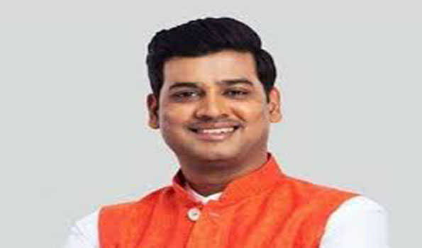 श्रीकांत शिंदे ने उपमुख्यमंत्री पद की दौड़ में शामिल होने की अटकलों को खारिज किया