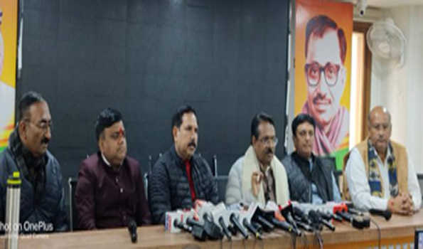 सिर्फ झूठी घोषणाएं करते हैं केजरीवालः मल्होत्रा