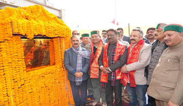 सुक्खू ने 100.42 करोड़ से निर्मित फल विधायन संयंत्र का किया लोकार्पण