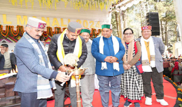 सुक्खू ने मनाली विंटर कार्निवल का किया शुभारम्भ