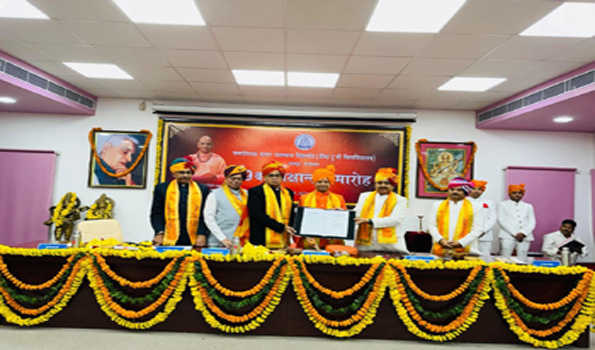 स्वामी गोविन्द देव गिरि को डी.लिट. की उपाधि से नवाजा