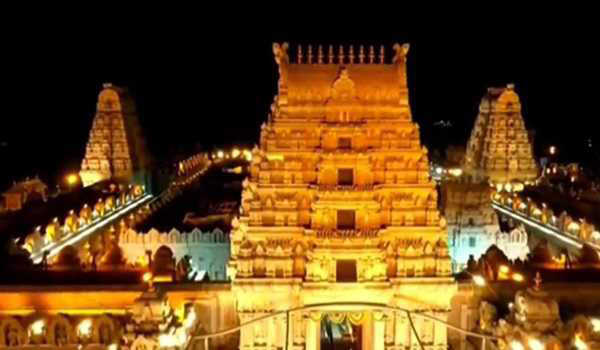 तेलंगाना में वैकुंठ एकादशी पर मंदिरों में लगा श्रद्धालुओं का तांता