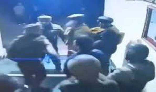 थाने पर हमला करने के आरोप में तीन लेफ्टिनेंट कर्नलों सहित सेना के 16 जवानों के खिलाफ प्राथमिकी दर्ज