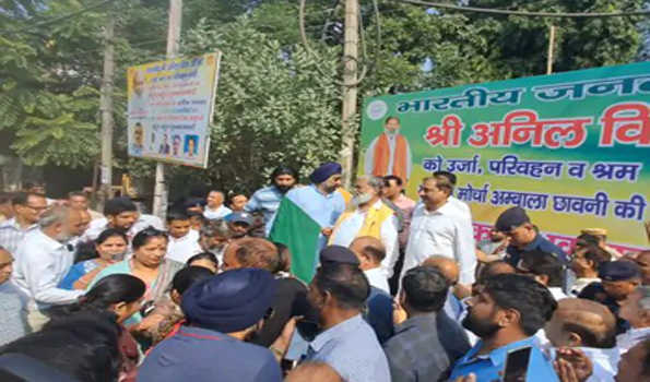 विज ने प्रदेशवासियों को लोकल बस की दी सौगात