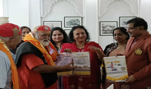 विश्व में पर्यावरण का संदेश देने निकले अमरीका निवासी त्रिवेदी पहुंचे उदयपुर