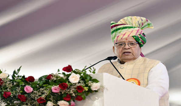विवि किताबी ज्ञान ही नहीं दें, बल्कि युवाओं को देश के अच्छे नागरिक प्रदान करें: मिश्र