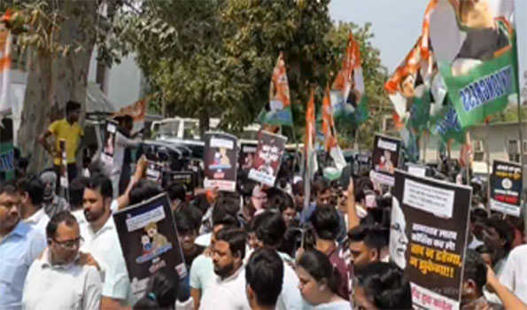 युवा कांग्रेस का केंद्र सरकार के खिलाफ विरोध प्रदर्शन